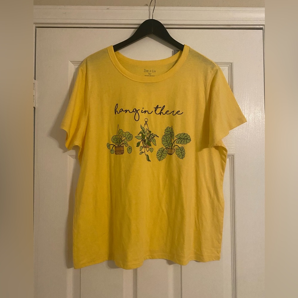 Zoe + Liv. Women’s Short Sleeve T-Shirt. Hang In There Graphic. XXL. NWT.